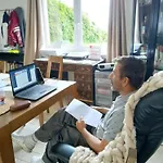 Entier Lea Avec Petit Dejeuner منزل للإقامة *