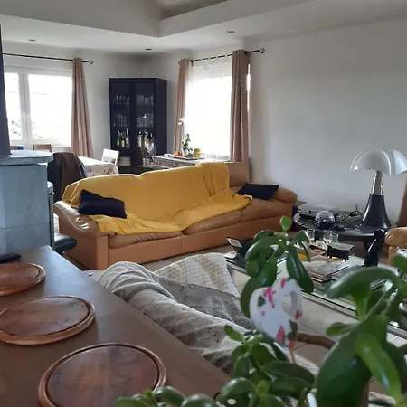 Entier Lea Avec Petit Dejeuner